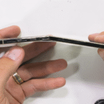 Блогер попытался согнуть iPhone Air — потребовался кран