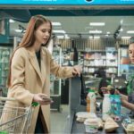 Доля безналичных оплат в розничной торговле достигла 87%