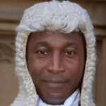 Парики пали: британские адвокаты сняли многовековой символ после обвинений в «культурной нечувствительности»