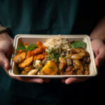 Главное за неделю: массовое отравление едой в Бурятии, третий гендир в сети «ТВОЁ» за год, «коммунальный» салон МТС и Т2