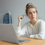 Большинство работающих россиян продолжают отслеживать вакансии