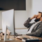 Исследование: 33% сотрудников проводят на работе сверхурочно