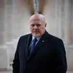 Прокурор, добившийся ордера на арест Путина, временно отстранён из-за скандала