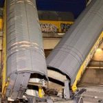 Два поезда столкнулись в Мюнхене: вагоны рухнули с моста, один человек в критическом состоянии