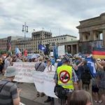 В Берлине сотни человек вышли на акцию за мир с Россией и выход из НАТО