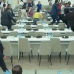 В Ереване политические дебаты плавно перетекли в драку с бутылками. Не обошлось без фингалов под глазами