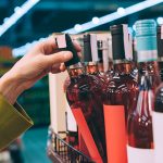 «Почта России» не будет продавать алкоголь и вейпы