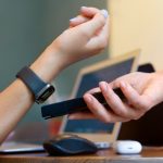 В России появится сервис офлайн-оплаты смарт-часами