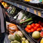Выручка российского продуктового ритейла в 2025 году увеличилась на 25%