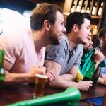 Посещаемость спортбаров в июне снизилась на 2%
