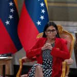 Похищенный президент Мадуро ждёт суда в США, а в Каракасе — конституционный кризис