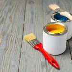 В дачный сезон вырос спрос на краски и малярный инструмент