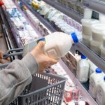 Свыше 307 млн единиц молочной «просрочки» изъяты из оборота