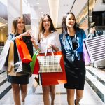 Посещаемость ТЦ в России за семь лет снизилась на 27%